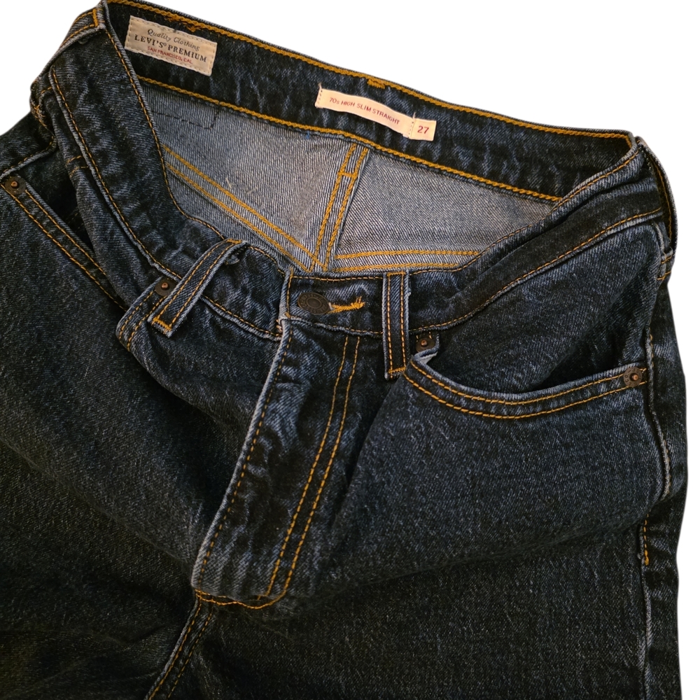 Levi's High Rise Straight - Picture 2 of 3